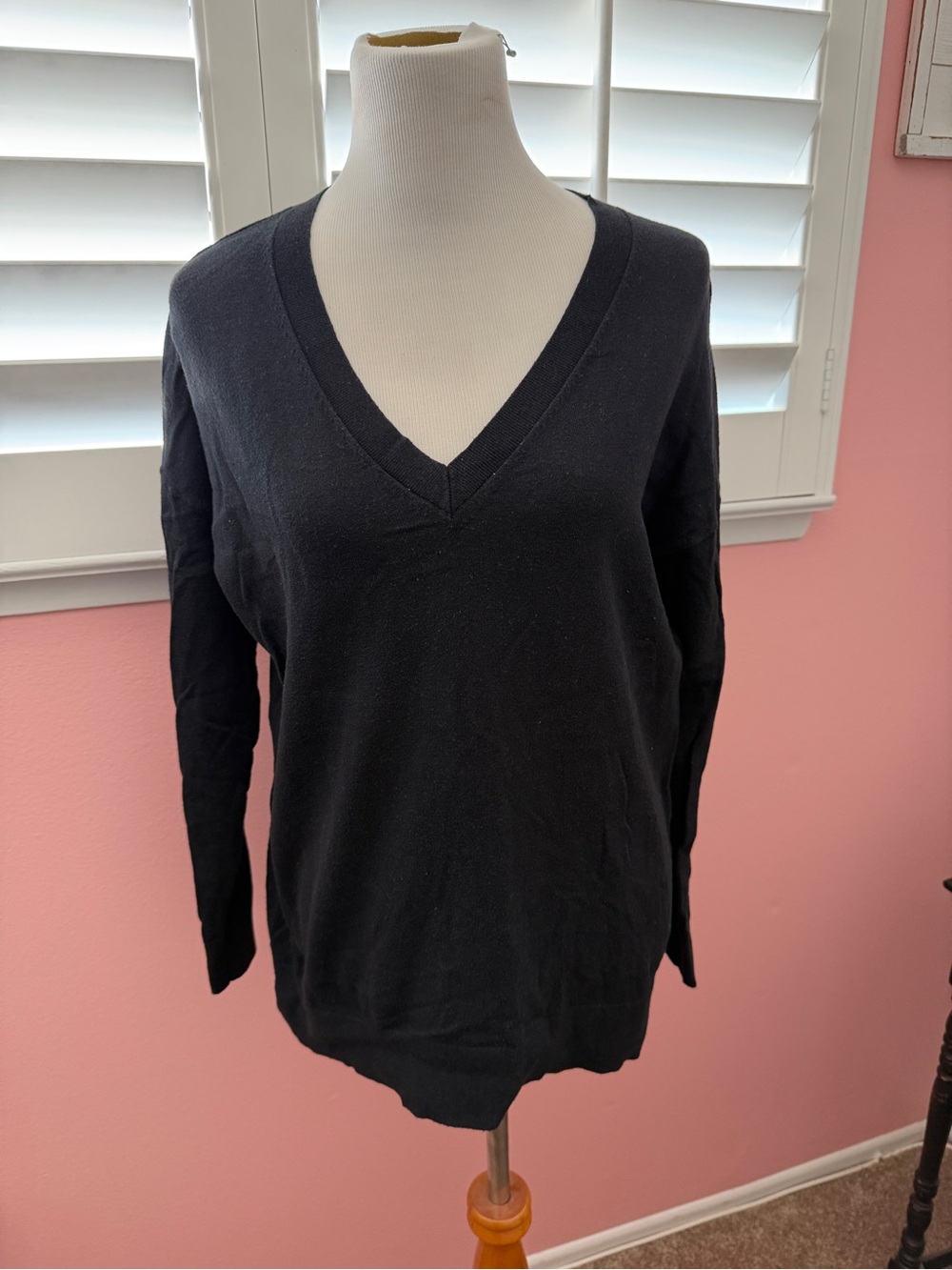Banana Republic Black V-Neck Women's Sweater